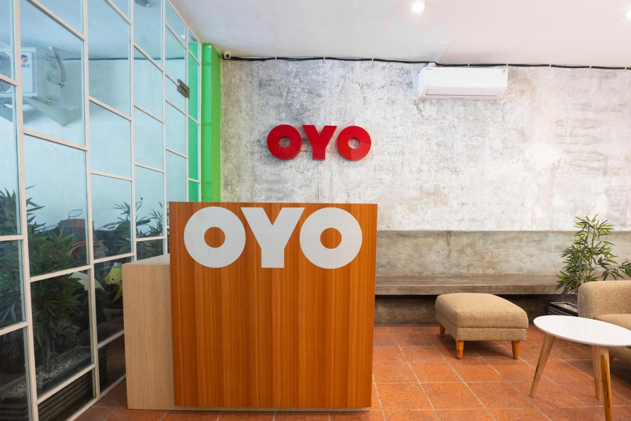 Oyo旗舰1575城市18号酒店 泗水 外观 照片